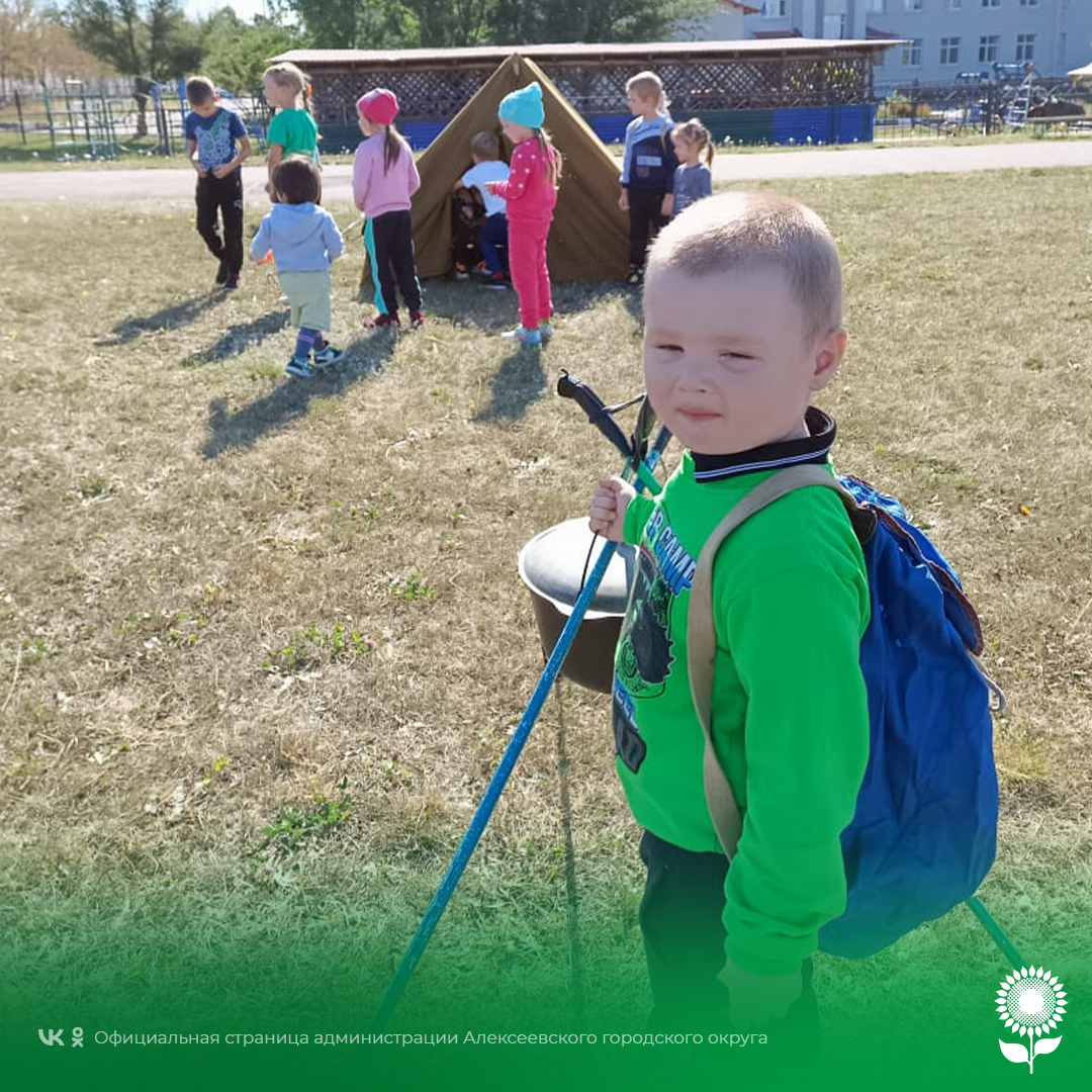 Прививая детям любовь к здоровому образу жизни, педагоги детских садов Алексеевского городского округа организовали День туризма.