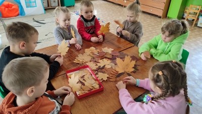 Воспитанники детских садов Алексеевского городского округа решили сделать гербарий, чтобы в любое время года полюбоваться осенними листьями.