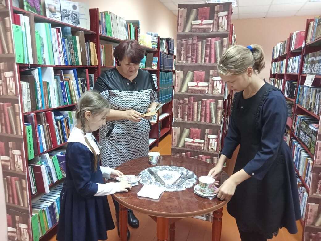 В Белозоровской модельной библиотеке был проведен час любознательных на тему истории хороших манер:  «Принцесса на горошине»