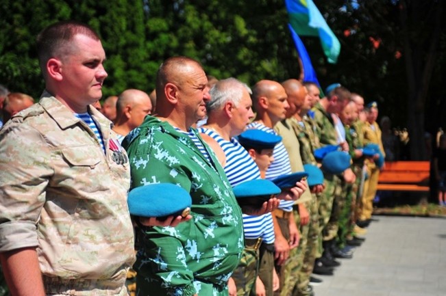 В День Воздушно-десантных войск прошло возложение цветов к монументу воинам-интернационалистам в городе Алексеевка.