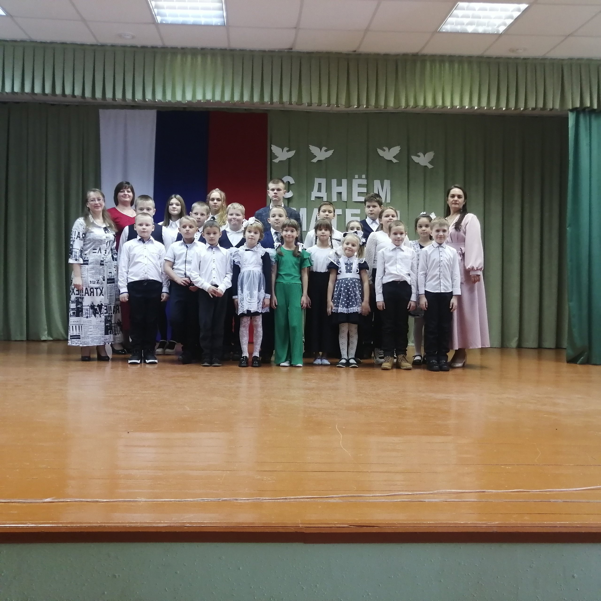 В Жуковском сельском Доме культуры прошёл праздничный концерт ко Дню матери - «Самая добрая, милая и родная».