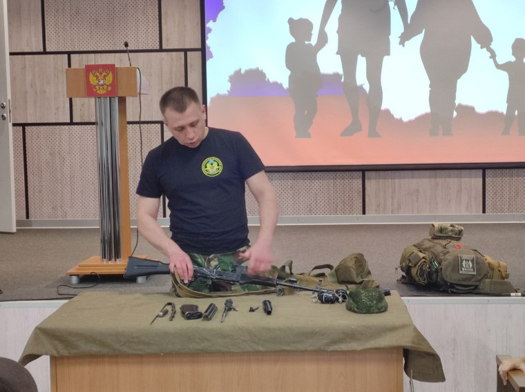 На территории Белгородской области для обучающихся школ были проведены практические занятия по военно-спортивной подготовке.
