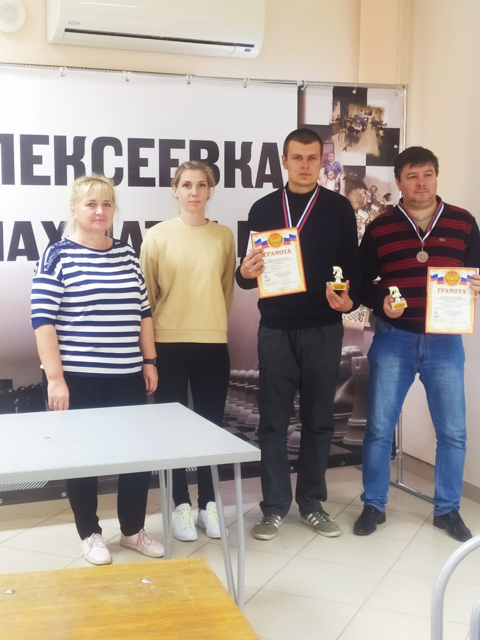 В рамках завершения открытого традиционного мемориала памяти Николая Александровича Кустова прошел заключительный общий турнир по быстрым шахматам
