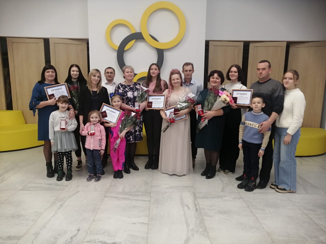 Торжественное награждение почетным знаком Белгородской области «Материнская слава» прошло 25 ноября 2022 года в городе Алексеевка