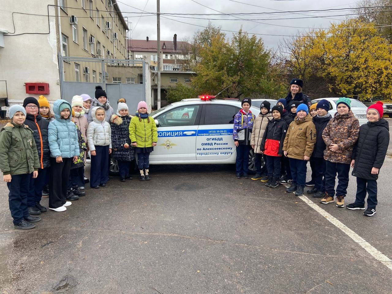 В Алексеевке школьники побывали в гостях у полицейских.