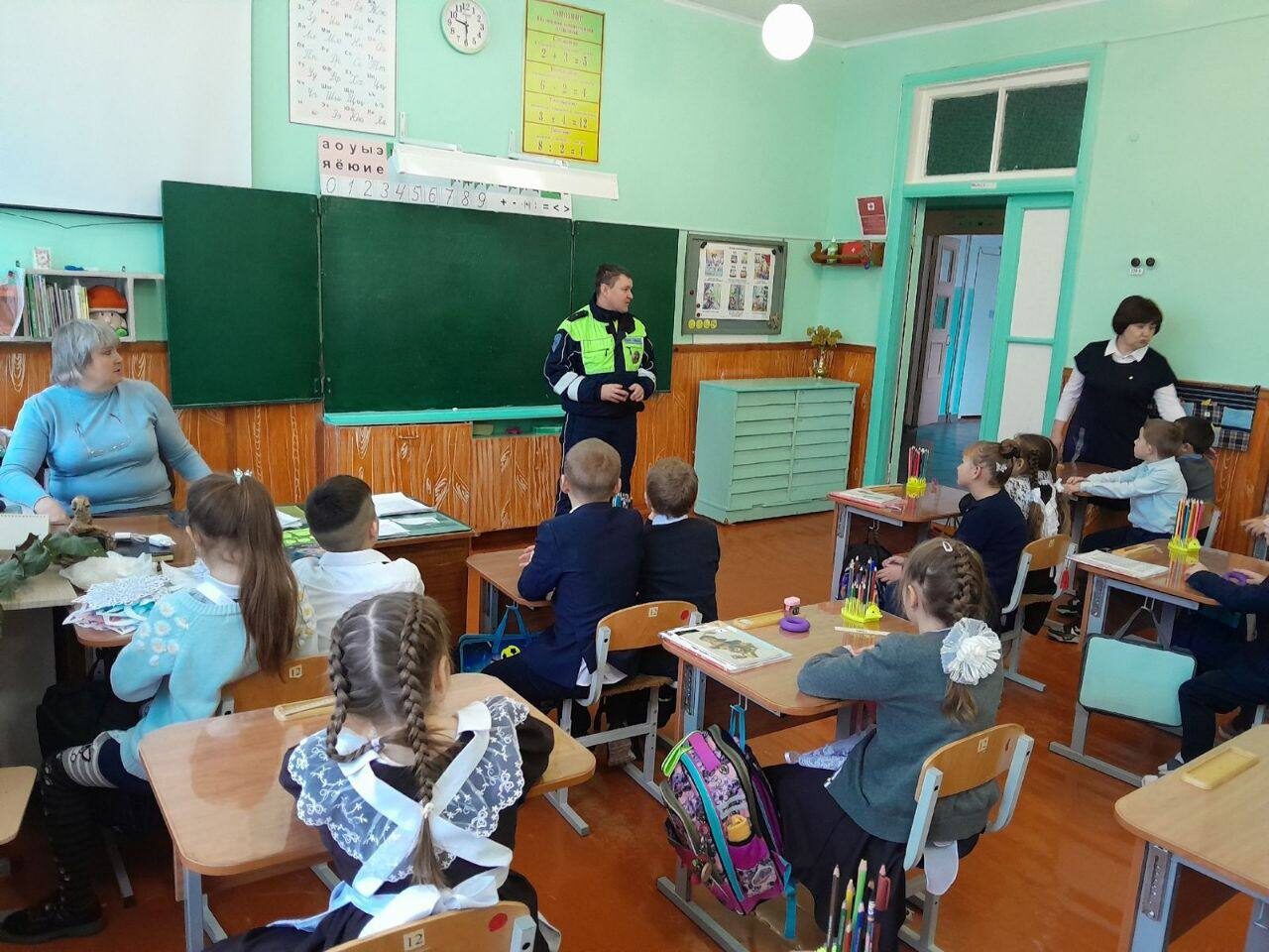 В Алексеевском городском округе состоялась профилактическая беседа Госавтоинспектора с учащимися школы.