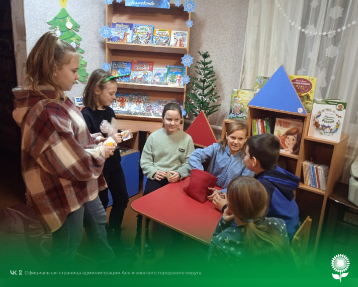В Репенской модельной библиотеке прошла познавательная викторина «Рождественские и Новогодние традиции».