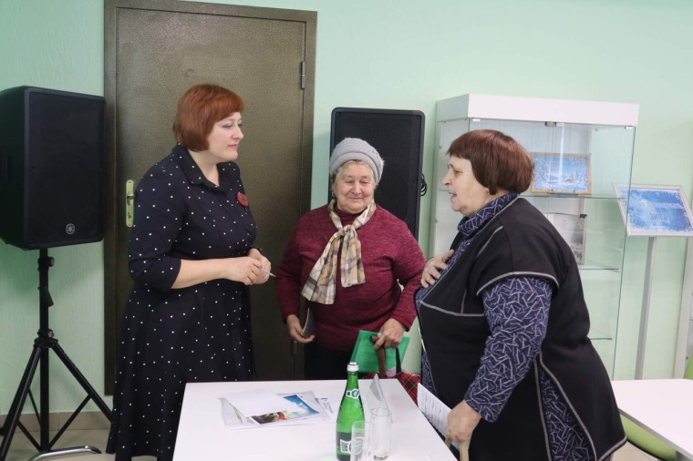 Круглый стол «Проблемы пожилых людей и пути их решения». Круглый стол «Проблемы пожилых людей и пути их решения».