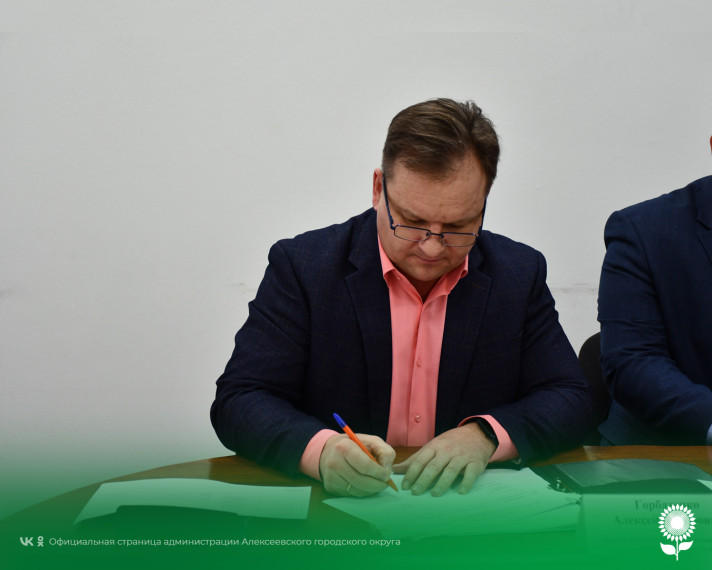 Сегодня первый заместитель главы администрации Алексеевского городского округа по АПК и имуществу Алексей Федорович Горбатенко провёл личный приём граждан.