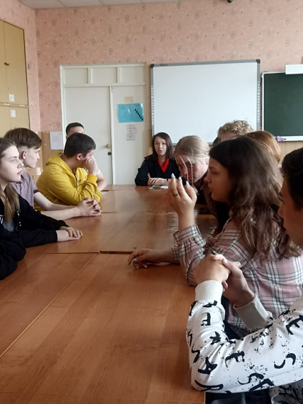 Сотрудники Госавтоинспекции Алексеевского городского округа провели беседу со студентами колледжа.
