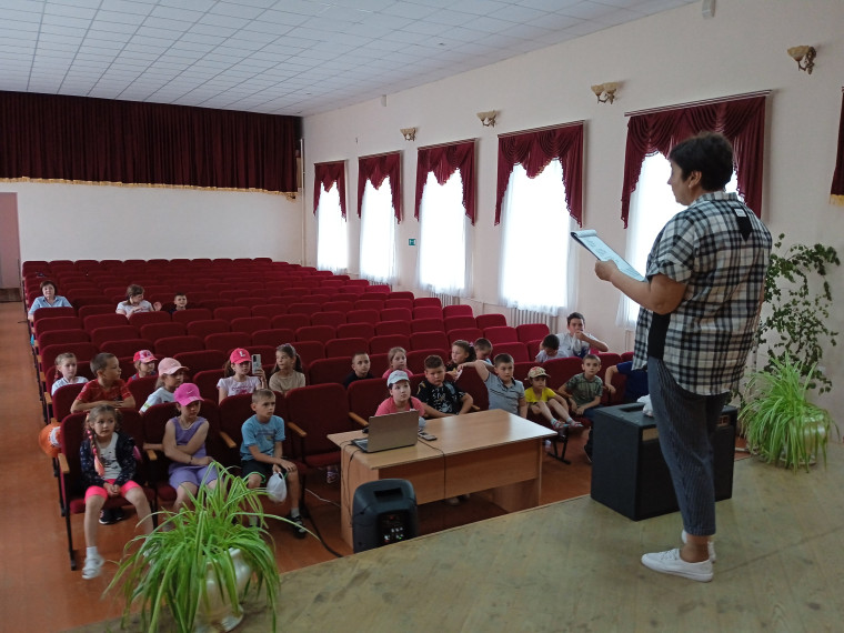 В Центре культурного развития села Подсереднее прошёл кинолекторий «Великие педагоги прошлого». В Центре культурного развития села Подсереднее прошёл кинолекторий «Великие педагоги прошлого».
