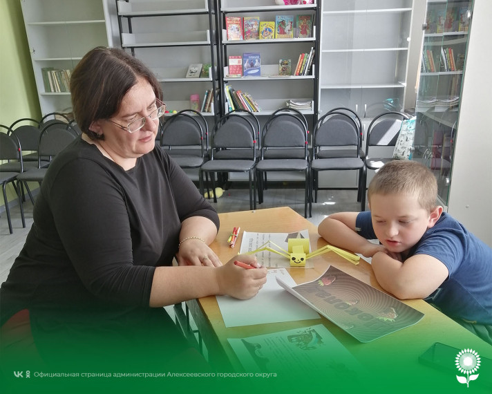Специалист городской детской модельной библиотеки №4 совместно с руководителем студии Алиной Прокопенко провели занятия для ребят в ПВР. Специалист городской детской модельной библиотеки №4 совместно с руководителем студии Алиной Прокопенко провели занятия для ребят в ПВР.