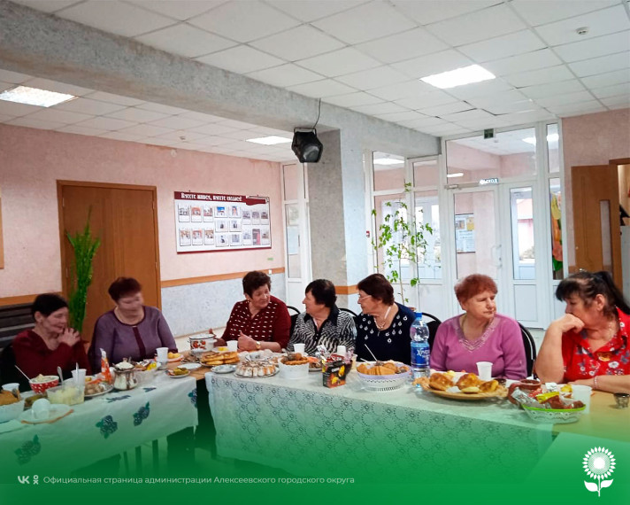 Работники Центра культурного развития села Советское провели для пенсионеров музыкальную встречу «Чайные посиделки». Работники Центра культурного развития села Советское провели для пенсионеров музыкальную встречу «Чайные посиделки».