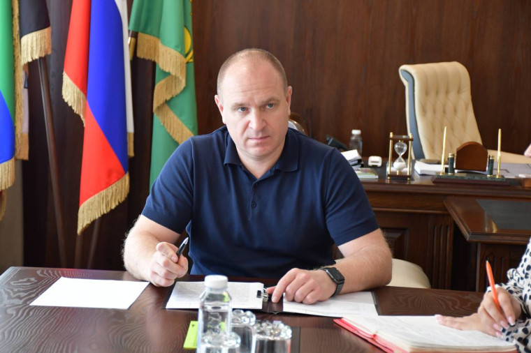 Сегодня глава администрации Алексеевского городского округа Калашников Алексей Николаевич провёл встречу с представителями Хлевищенской местной общественной организации «Центр поддержки гражданских инициатив». Сегодня глава администрации Алексеевского городского округа Калашников Алексей Николаевич провёл встречу с представителями Хлевищенской местной общественной организации «Центр поддержки гражданских инициатив».