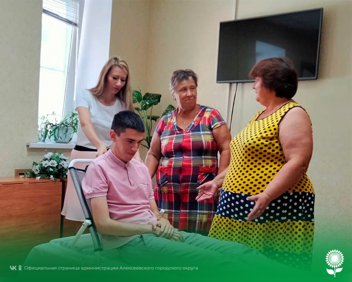 В комплексном центре социального обслуживания населения с социальными работниками и сиделками была рассмотрена тема: «Опора под спину для лежачих больных». В комплексном центре социального обслуживания населения с социальными работниками и сиделками была рассмотрена тема: «Опора под спину для лежачих больных».