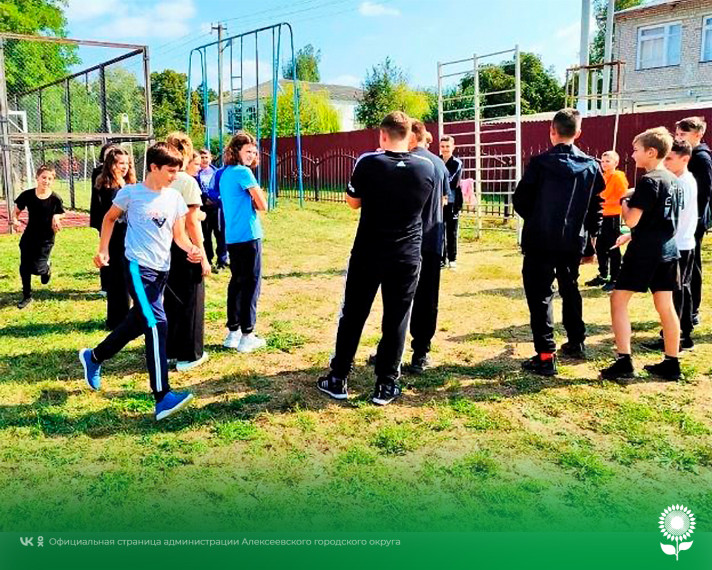 В яркий солнечный сентябрьский денек на спортивной площадке села Мухоудеровка для детей прошел игровой экспромт «Кошки-мышки». В яркий солнечный сентябрьский денек на спортивной площадке села Мухоудеровка для детей прошел игровой экспромт «Кошки-мышки».