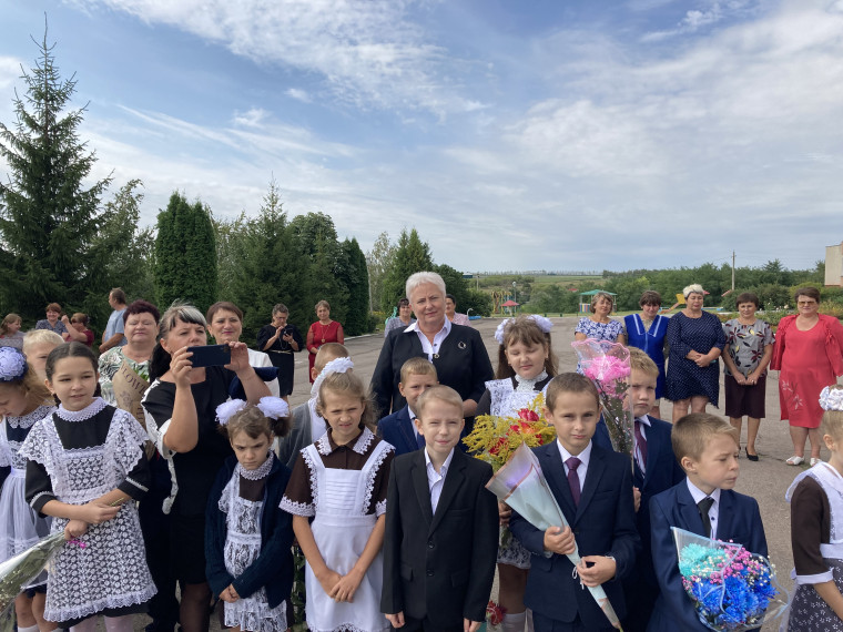 Сегодня 1 сентября - День знаний. Сегодня 1 сентября - День знаний.