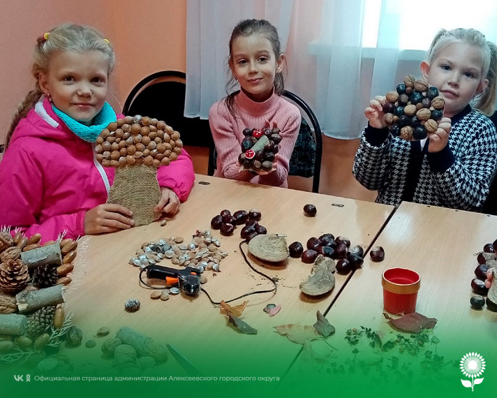 В Глуховском модельном Доме культуры состоялся мастер-класс по изготовлению поделок из природного материала «Осенние фантазии». В Глуховском модельном Доме культуры состоялся мастер-класс по изготовлению поделок из природного материала «Осенние фантазии».