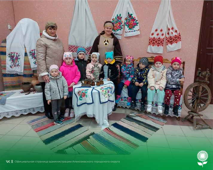В Гарбузовском сельском Доме культуры прошла познавательная экскурсия «Хроника быта» для сохранения традиций и обычаев. В Гарбузовском сельском Доме культуры прошла познавательная экскурсия «Хроника быта» для сохранения традиций и обычаев.