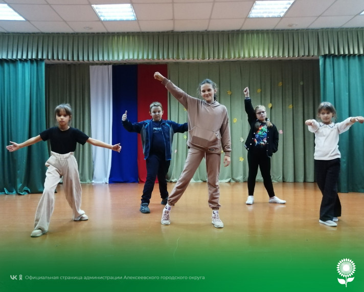 Музыкально – танцевальная программа «Будут песни, будут шутки, пляски, смех да прибаутки» состоялась в Жуковском сельском Доме культуры. Музыкально – танцевальная программа «Будут песни, будут шутки, пляски, смех да прибаутки» состоялась в Жуковском сельском Доме культуры.