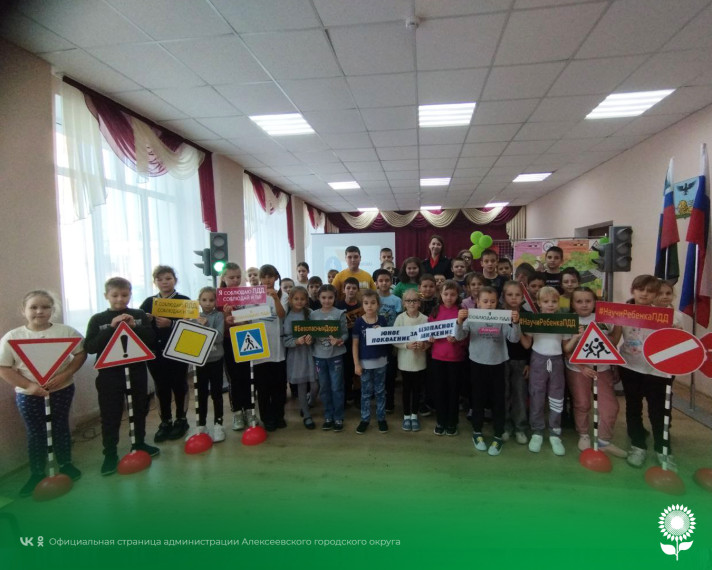 Сотрудники Госавтоинспекции провели профилактическую беседу с детьми школьного лагеря МБОУ «СОШ № 3 с углубленным изучением отдельных предметов». Сотрудники Госавтоинспекции провели профилактическую беседу с детьми школьного лагеря МБОУ «СОШ № 3 с углубленным изучением отдельных предметов».