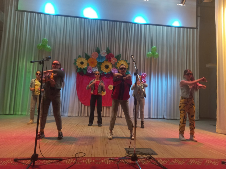 В селе Советское прошёл праздничный концерт ко Дню матери – «Всё на земле от материнских рук». В селе Советское прошёл праздничный концерт ко Дню матери – «Всё на земле от материнских рук».