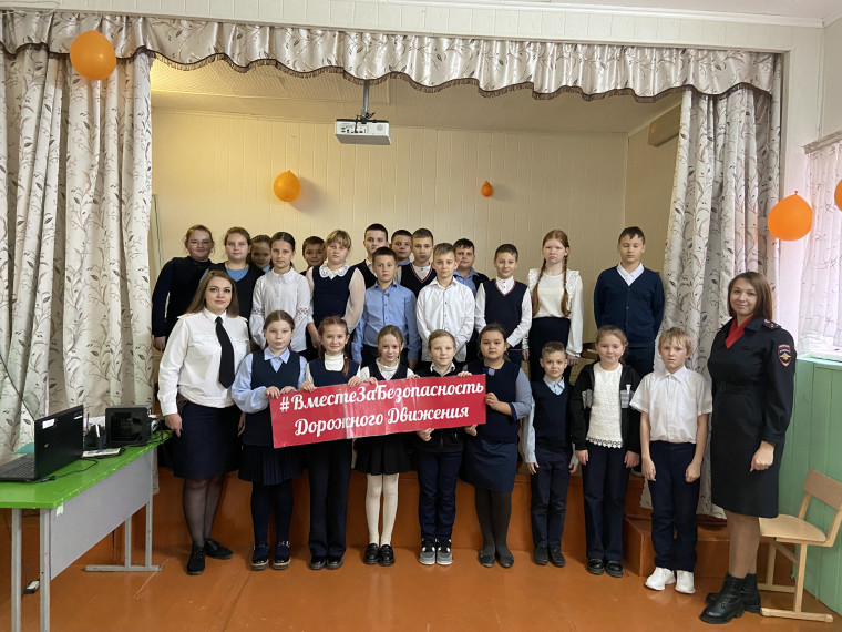 Ребята познакомились с биографией и творчеством белгородских писателей, которым знакомо слова «война» не понаслышке, таких как: Леонид Трифонович Кузубов, Владислав Мефодьевич Шаповалов и Игорь Андреевич Чернухин. На мероприятии демонстрировалась презен. Ребята познакомились с биографией и творчеством белгородских писателей, которым знакомо слова «война» не понаслышке, таких как: Леонид Трифонович Кузубов, Владислав Мефодьевич Шаповалов и Игорь Андреевич Чернухин. На мероприятии демонстрировалась презен.