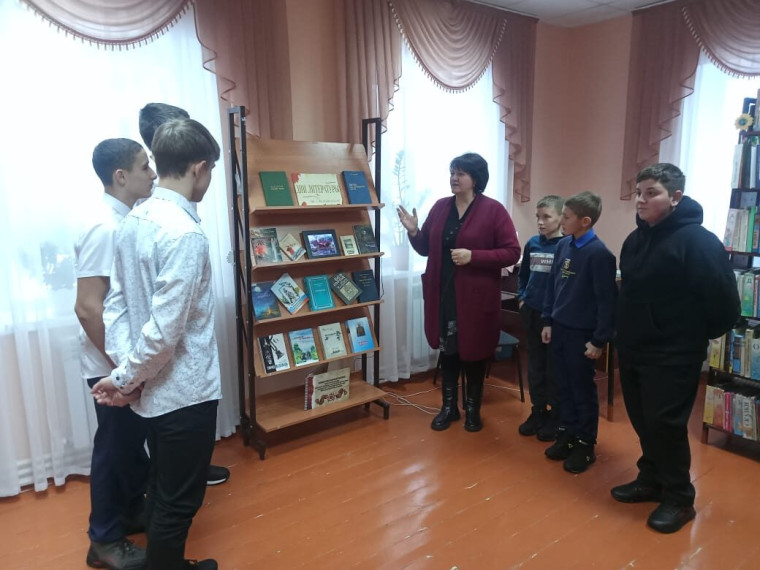 В рамках Дней литературы в Белозоровской модельной библиотеке состоялся литературный микс «Курская Дуга в творчестве русских поэтов».