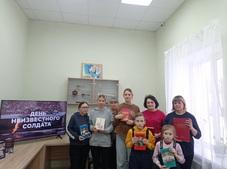 В Божковском сельском Доме культуры совместно с Божковской сельской библиотекой был организовал и проведён тематический вечер «Нет безымённых героев». В Божковском сельском Доме культуры совместно с Божковской сельской библиотекой был организовал и проведён тематический вечер «Нет безымённых героев».