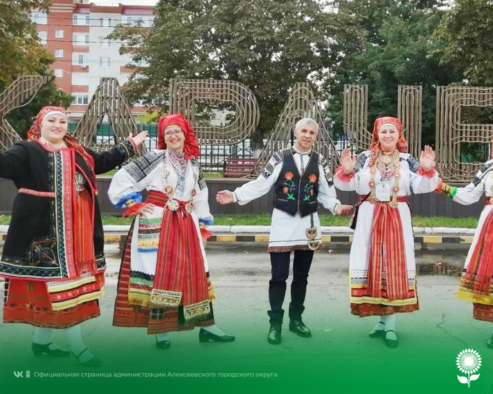 Фольклорный ансамбль села Афанасьевка принял участие во Всероссийском фольклорном фестивале «Деснянский хоровод». Фольклорный ансамбль села Афанасьевка принял участие во Всероссийском фольклорном фестивале «Деснянский хоровод».