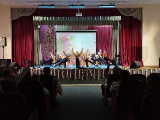 "Весенняя капель" - под таким названием 7 марта в детской школе искусств прошёл праздничный концерт, посвященный Международному женскому Дню!.