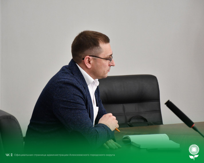 Сегодня первый заместитель главы администрации Алексеевского городского округа по АПК и имуществу Алексей Фёдорович Горбатенко провёл личный приём граждан. Сегодня первый заместитель главы администрации Алексеевского городского округа по АПК и имуществу Алексей Фёдорович Горбатенко провёл личный приём граждан.