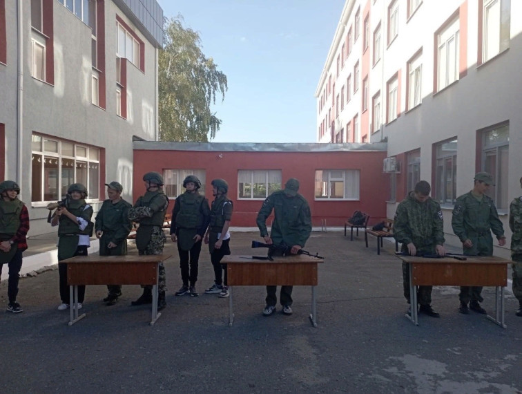 Для обучающихся школ были проведены семинары по военной подготовке. Для обучающихся школ были проведены семинары по военной подготовке.