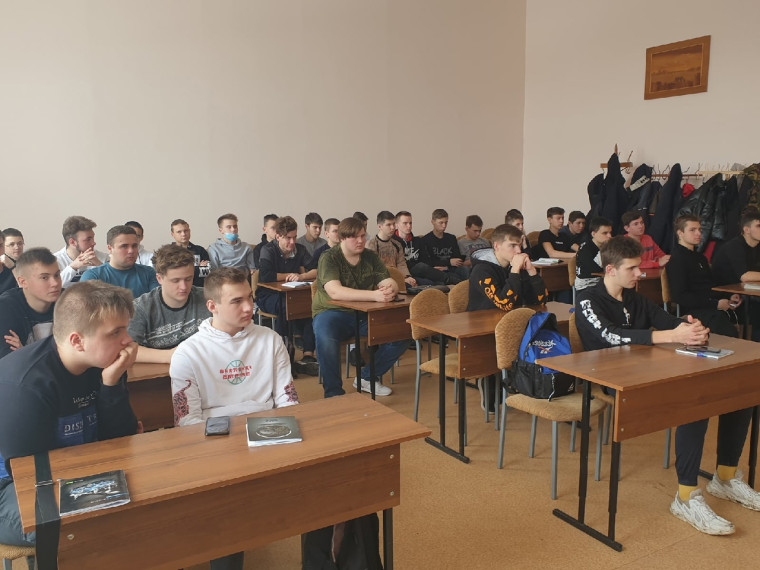 Для обучающихся школ были проведены семинары по военной подготовке. Для обучающихся школ были проведены семинары по военной подготовке.