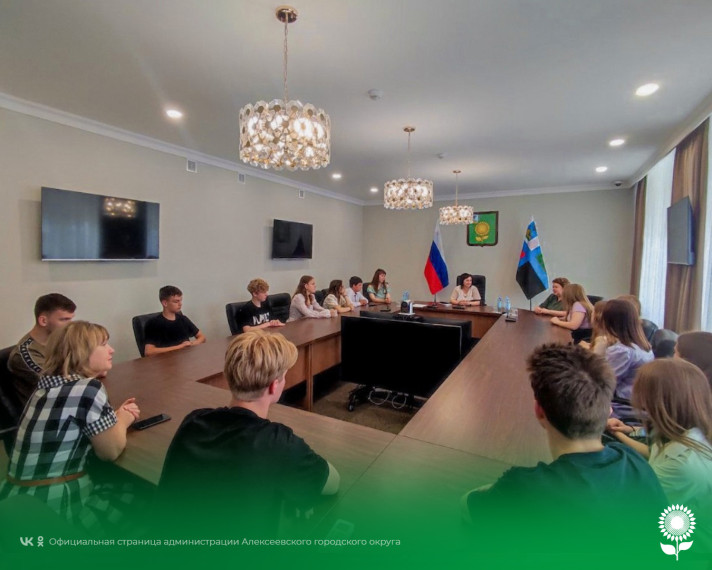 Команды КВН Алексеевского городского округа встретились с первым заместителем главы администрации Алексеевского городского округа Светланой Васильевной Халеевой. Команды КВН Алексеевского городского округа встретились с первым заместителем главы администрации Алексеевского городского округа Светланой Васильевной Халеевой.