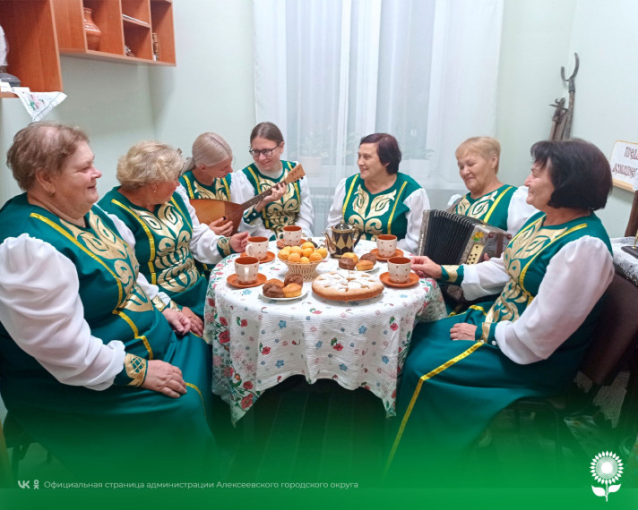 Посиделки «Из старины глубокой» прошли в комнате старинного быта Божковского сельского Дома культуры. Посиделки «Из старины глубокой» прошли в комнате старинного быта Божковского сельского Дома культуры.