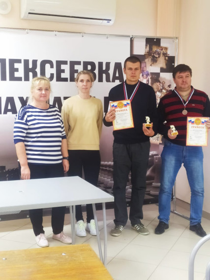 В рамках завершения открытого традиционного мемориала памяти Николая Александровича Кустова прошел заключительный общий турнир по быстрым шахматам. В рамках завершения открытого традиционного мемориала памяти Николая Александровича Кустова прошел заключительный общий турнир по быстрым шахматам.