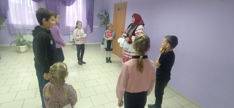 В Репенском модельном Доме культуры прошел экскурс по народным играм «Игры наших бабушек». В Репенском модельном Доме культуры прошел экскурс по народным играм «Игры наших бабушек».