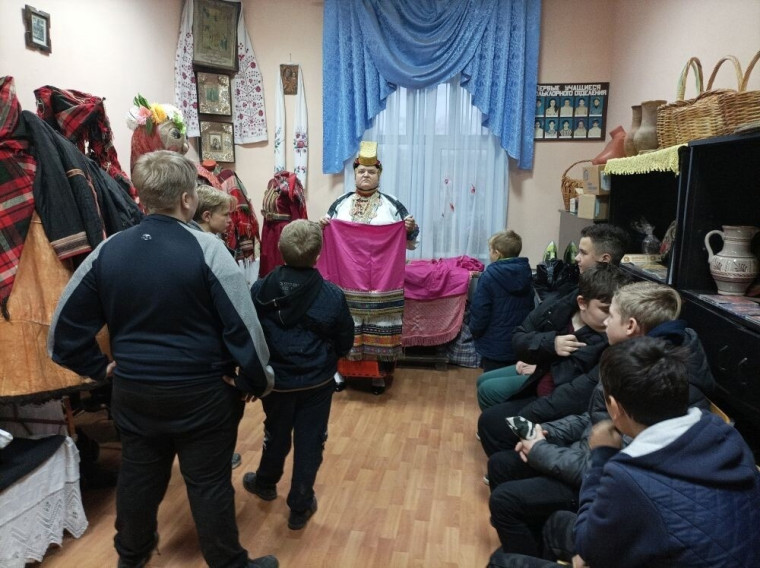 В Центре культурного развития села Иловка прошла экскурсия «Вещей забытых голоса», в рамках Всероссийской традиционной акции «Ночь искусств» и «Года культурного наследия народов России». В Центре культурного развития села Иловка прошла экскурсия «Вещей забытых голоса», в рамках Всероссийской традиционной акции «Ночь искусств» и «Года культурного наследия народов России».