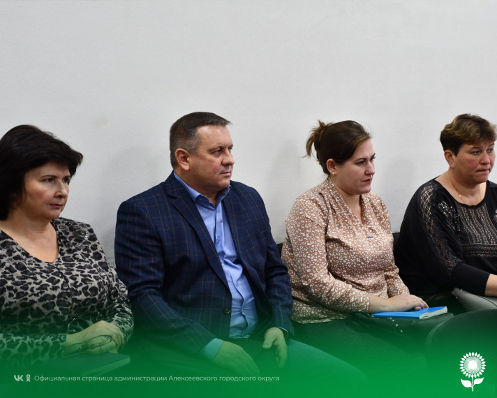 Сегодня в общественной приемной Губернатора Белгородской области в Алексеевском городском округе состоялась встреча с представителями некоммерческих организаций.