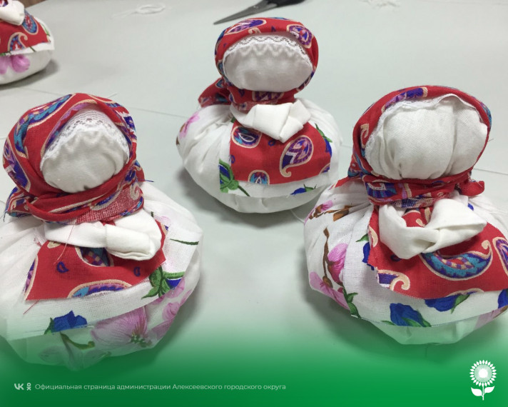 В Алексеевском краеведческом музее прошел мастер-класс по изготовлению сувенира «Кукла-благополучница».