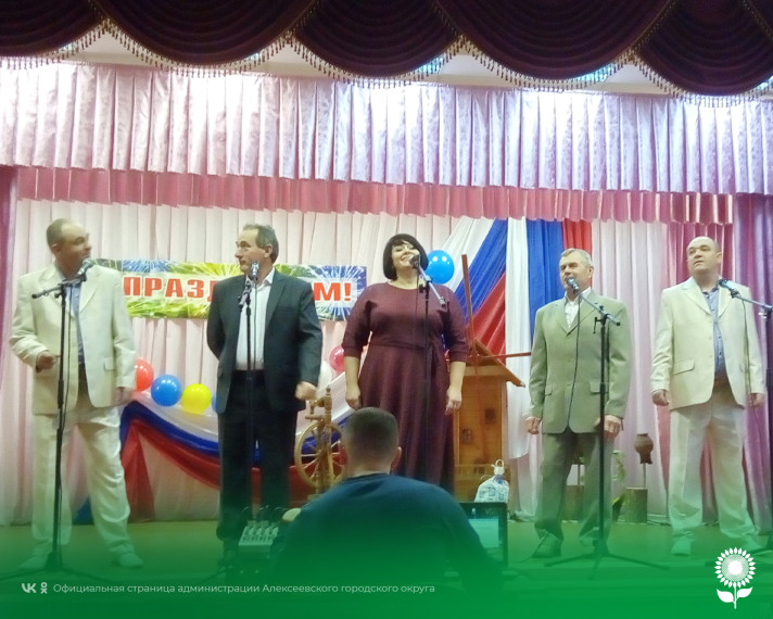 В празднично-оформленном здании Меняйловского сельского Дома культуры состоялась программа «Моё село – ты песня и легенда». В празднично-оформленном здании Меняйловского сельского Дома культуры состоялась программа «Моё село – ты песня и легенда».