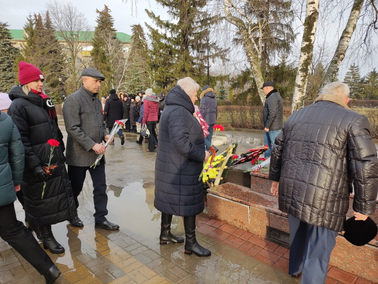 Сегодня, 19 января, представители Алексеевской ТИК приняли участие в мероприятиях, посвященных 80-й годовщине освобождения Алексеевки  от немецко-фашистких захватчиков.