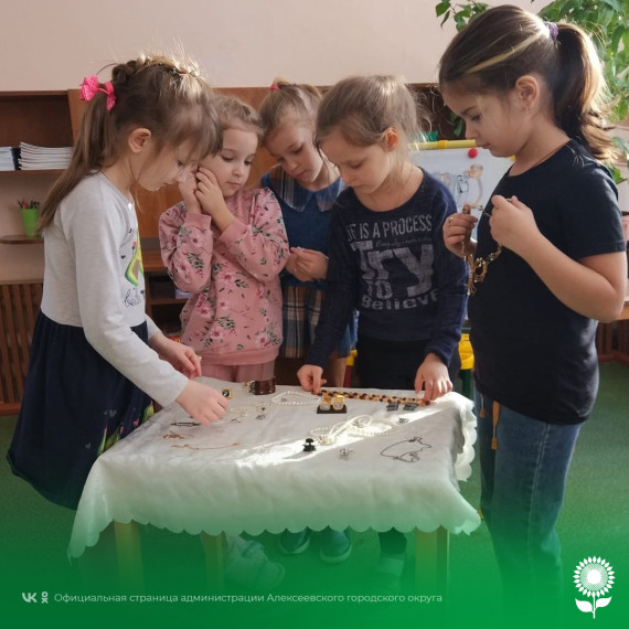 В детских садах Алексеевского городского округа отметили Международный день ювелиров.