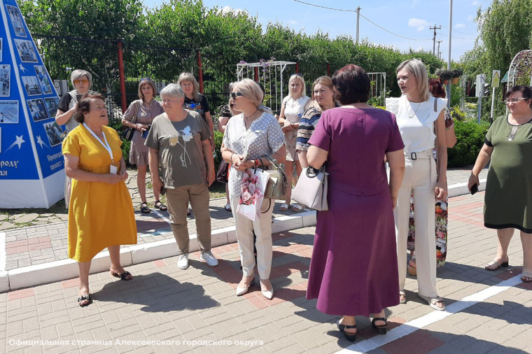 Сотрудники детских садов Алексеевского городского округа посетили образцовый детский сад «Радуга» в поселке Вейделевка.