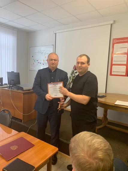 В канун Дня Защитника Отечества Министр Здравоохранения Белгородской области Иконников Андрей Александрович поздравил коллектив Алексеевской ЦРБ с праздником.