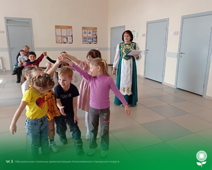 В Божковском сельском Доме культуры была проведена игровая программа «Жаворонки вестники весны».
