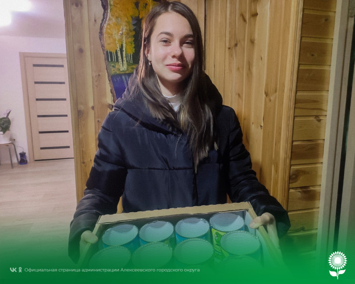 Жители Алексеевского городского округа совместно с волонтерским штабом #МЫВМЕСТЕ произвели разгрузку более 1500 кг парафина для свечей.