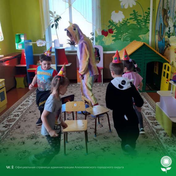 В детских садах Алексеевского городского округа прошла игровая развлекательная программа «Дом веселых затей».