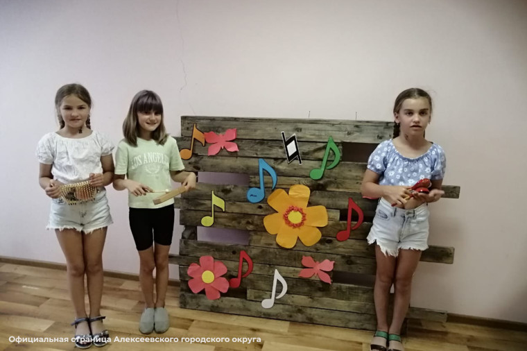 В Центре культурного развития села Мухоудеровка прошла музыкальная игра - викторина «Знакомые мелодии».